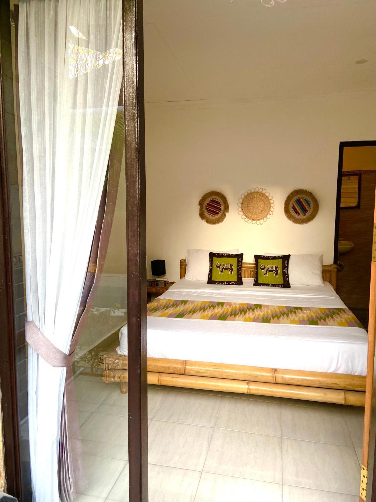 Tropical Garden Inn Batununggul エクステリア 写真
